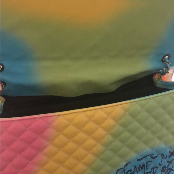 Very beautiful graffiti bag willing to negotiate - Picture 7 of 8